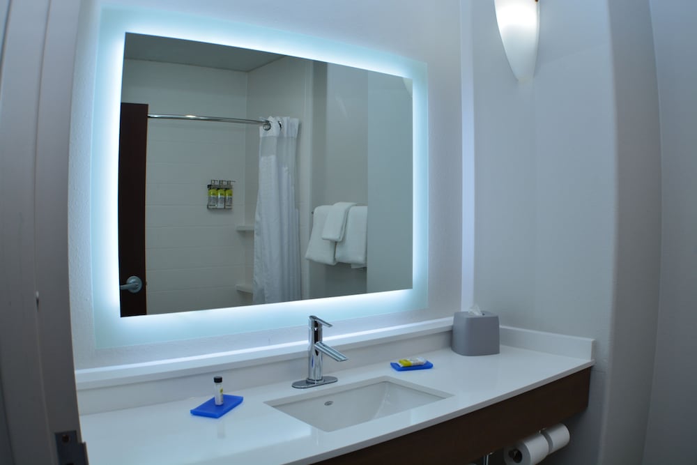 Suite, 2 Twin Beds - Photo 6