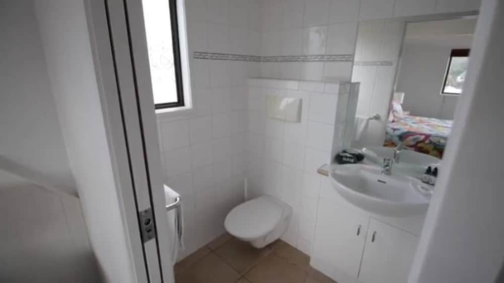 Two Bedroom Apartment with Ocean View - Photo 2