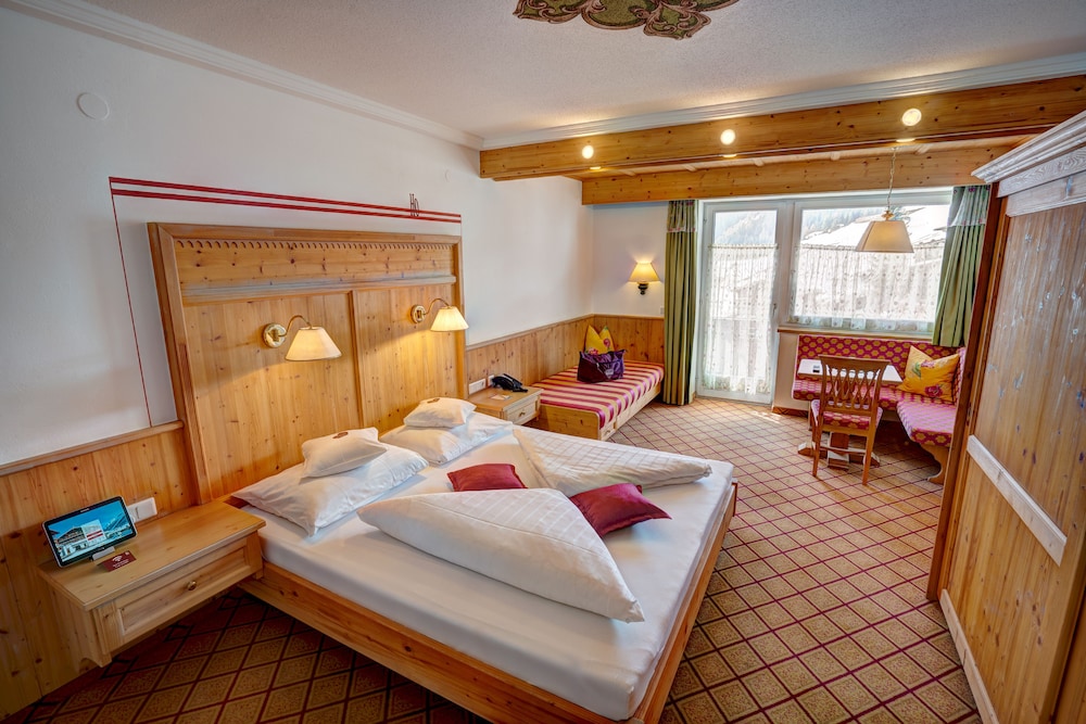 Comfort Double Room, Balcony, Mountain View (South) photo 1