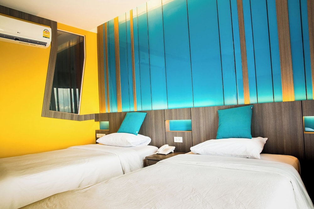 Premier Double or Twin Room, 1 King Bed, Non Smoking, Pool View photo 1