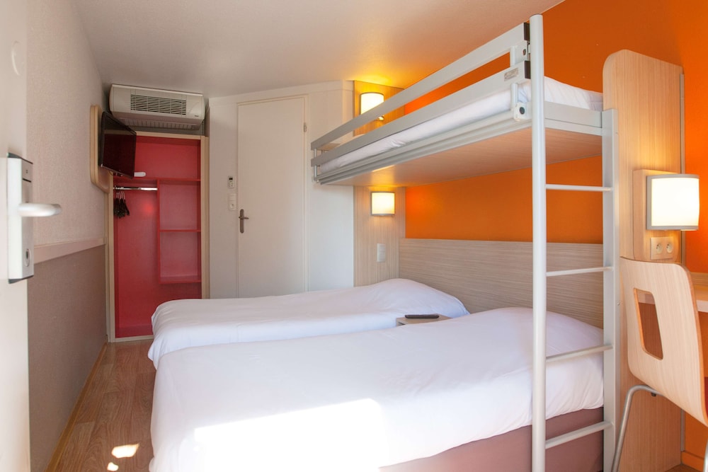 Standard Room, 3 Twin Beds - Photo 1