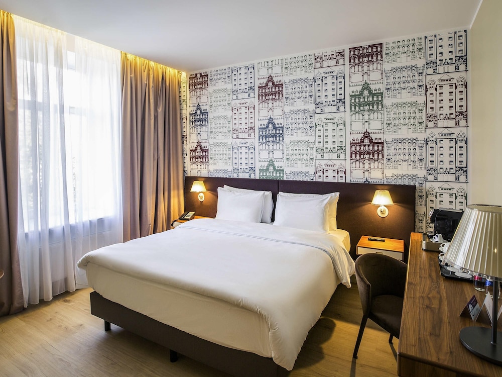 Junior Suite, 1 King Bed with Sofa bed, Non Smoking photo 1