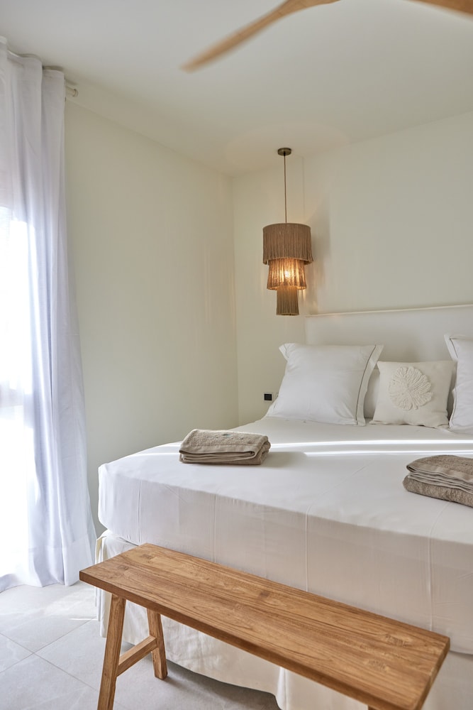Grand Suite, Hot Tub (Sky) - Photo 3
