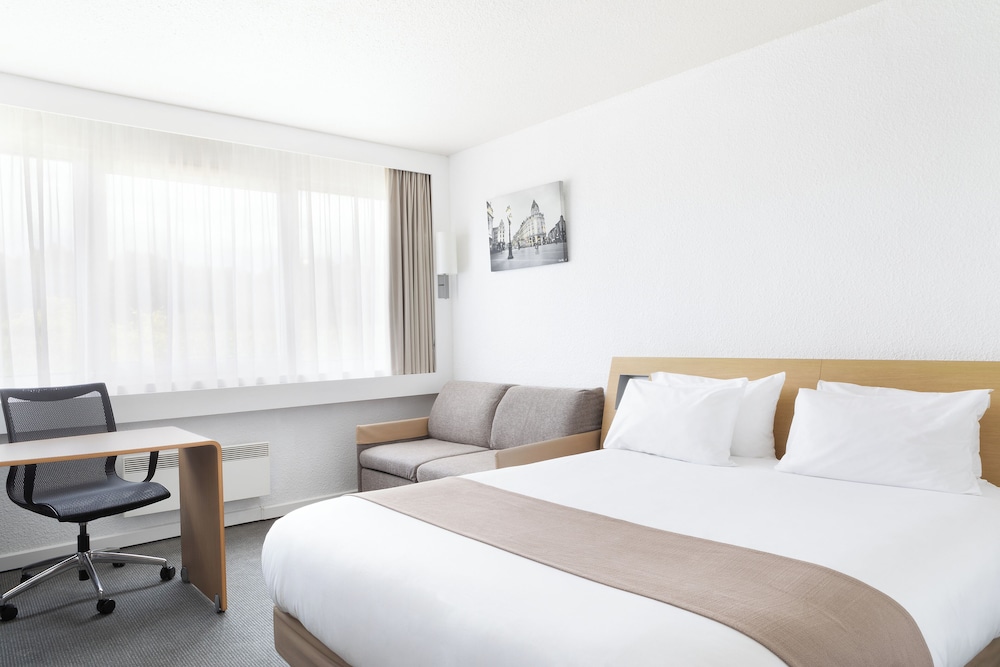 Standard Room, 1 Queen Bed with Sofa bed