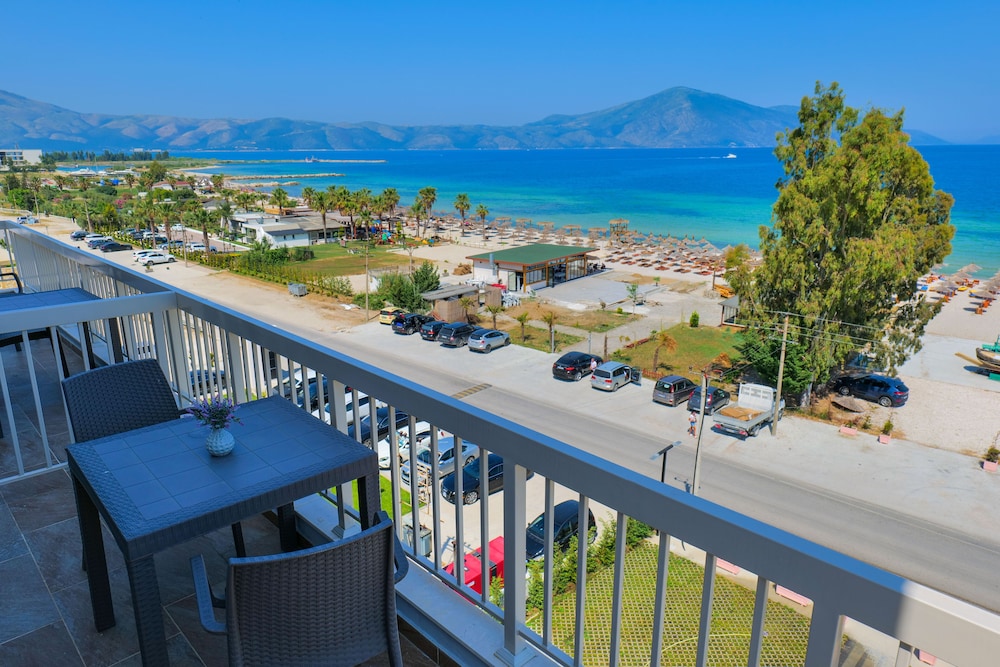 Quadruple Room, Beach View photo 2