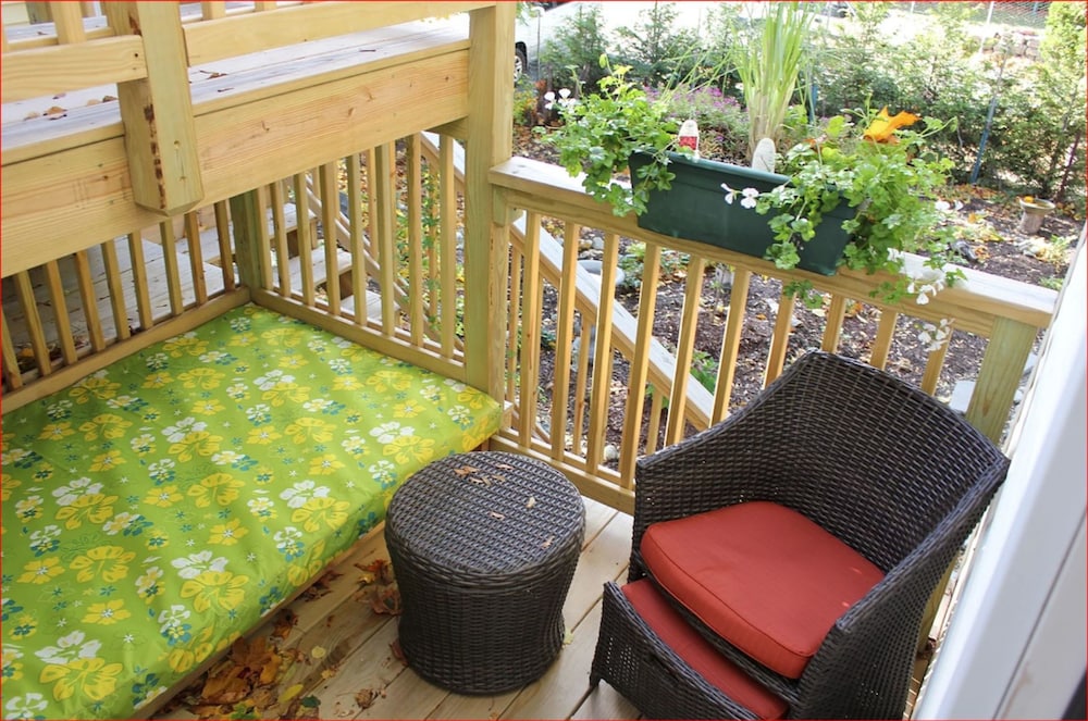 Room, Private Bathroom (Blue Ribbon - King Balcony Room) photo 2