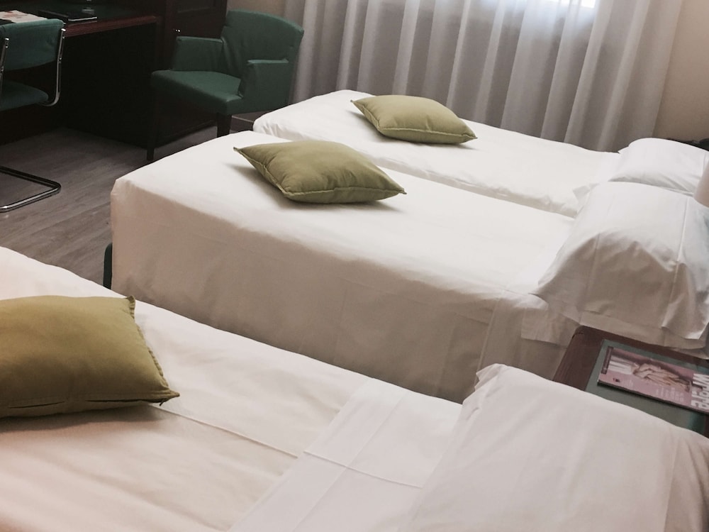 Standard Room, Multiple Beds, Smoking