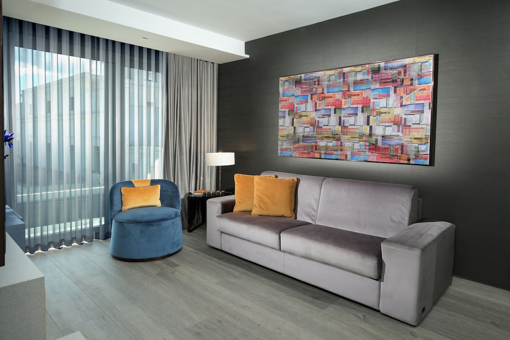 Residence - Photo 5
