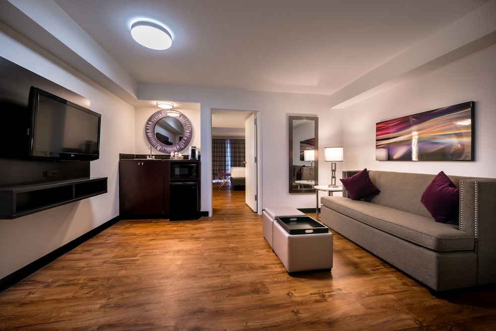 Standard Room, 2 Queen Beds - Photo 2