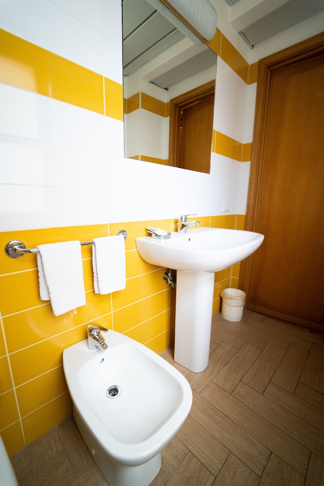 Double or Twin Room - Photo 6