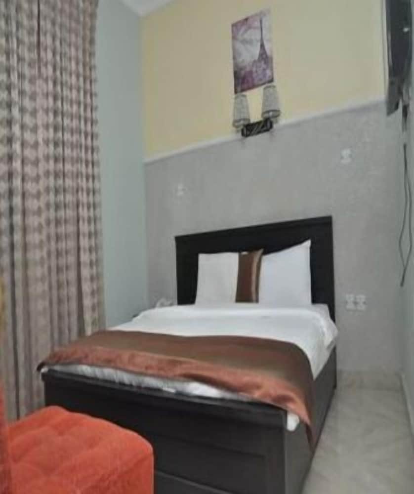 Deluxe Single Room, 1 Queen Bed photo 1