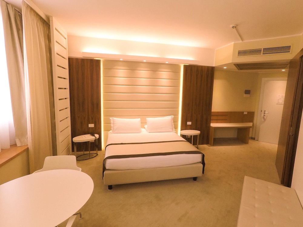 Standard Room, 1 Queen Bed, Non Smoking (Green Room) photo 1