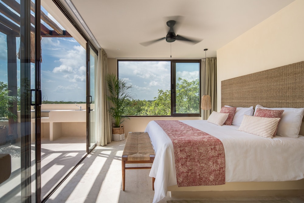Premium Double Room, 1 King Bed, Private Pool, Garden View - Photo 3