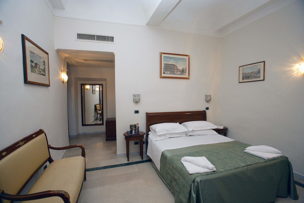 Classic Double or Twin Room thumbnail 6