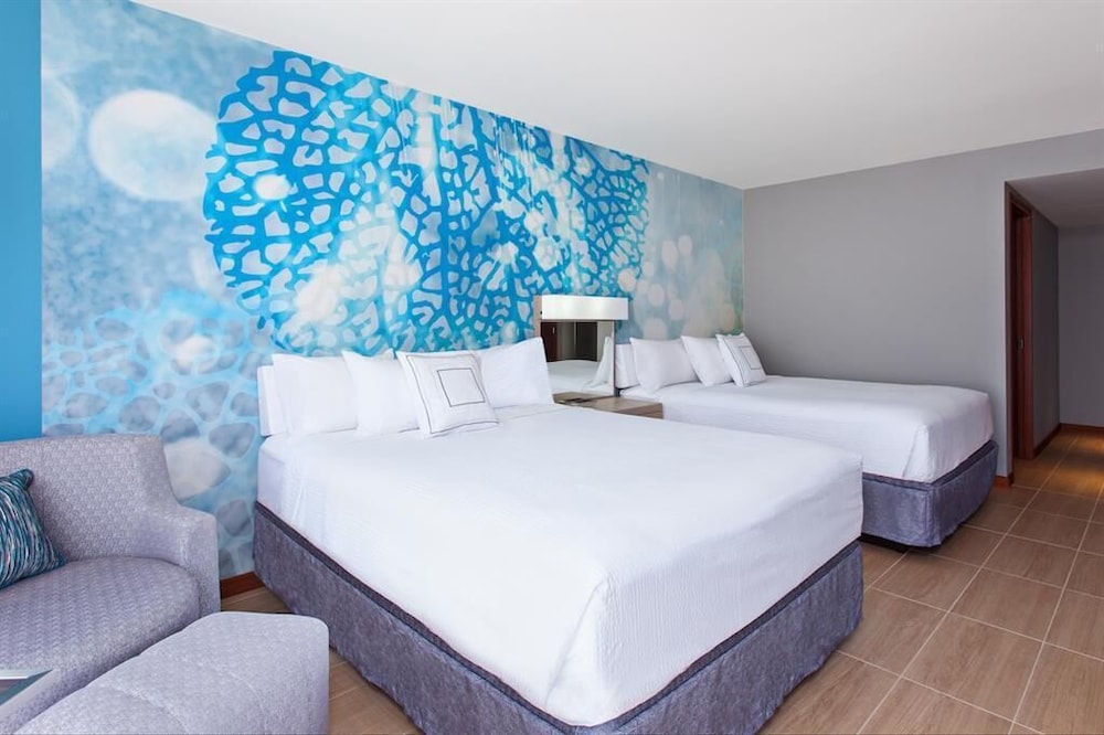 Standard Double Room, 2 Queen Beds, Canal View photo 1
