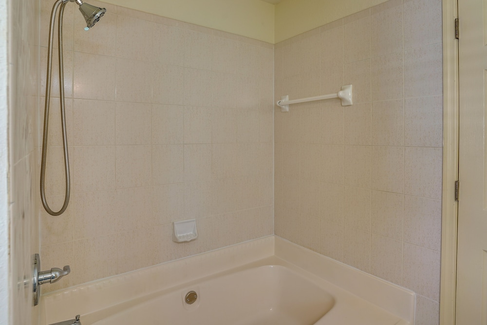 House (4 Bedrooms) photo 2