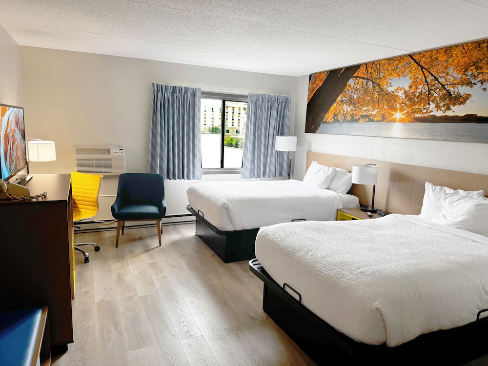 Standard Room, 2 Queen Beds - Photo 1