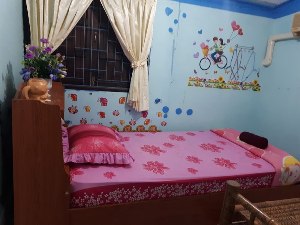 4 Bedroom Bungalow photo 1