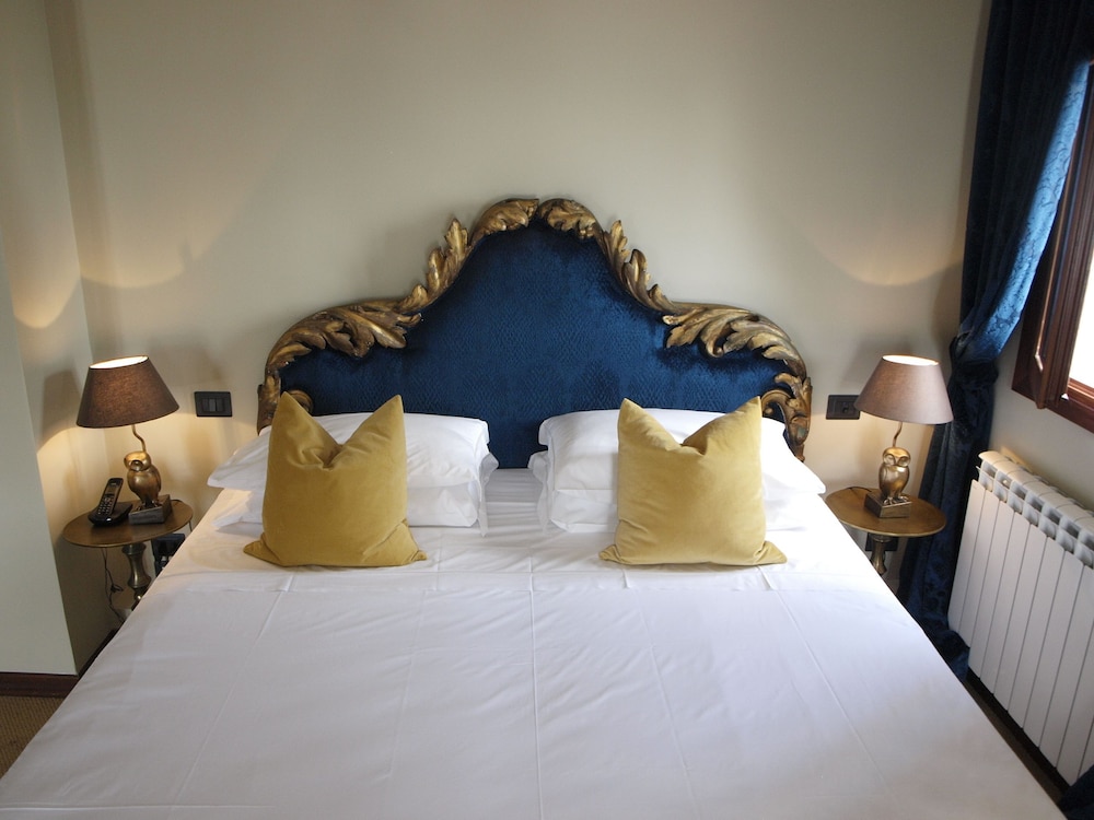 Panoramic Double Room, Canal View, Tower