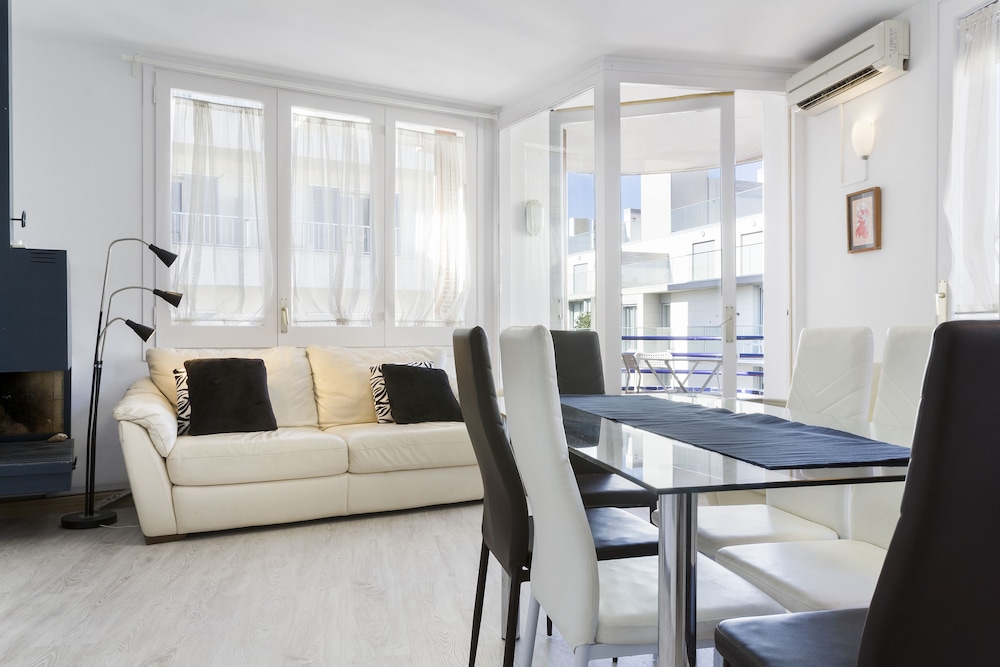 Apartment, 2 Bedrooms, Balcony, Partial Sea View photo 3