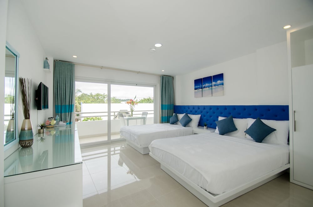 Twin Queen Suite photo 1