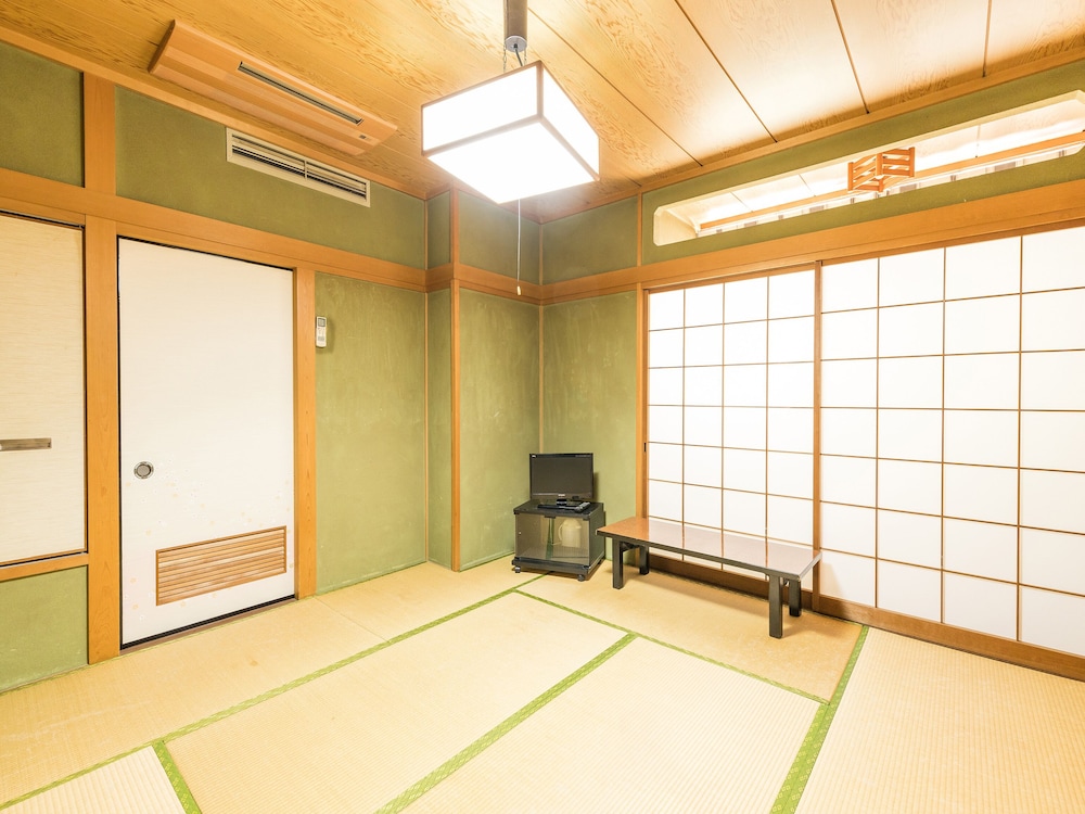 Japanese Style Triple Room with Shared Bathroom, Smoking photo 2