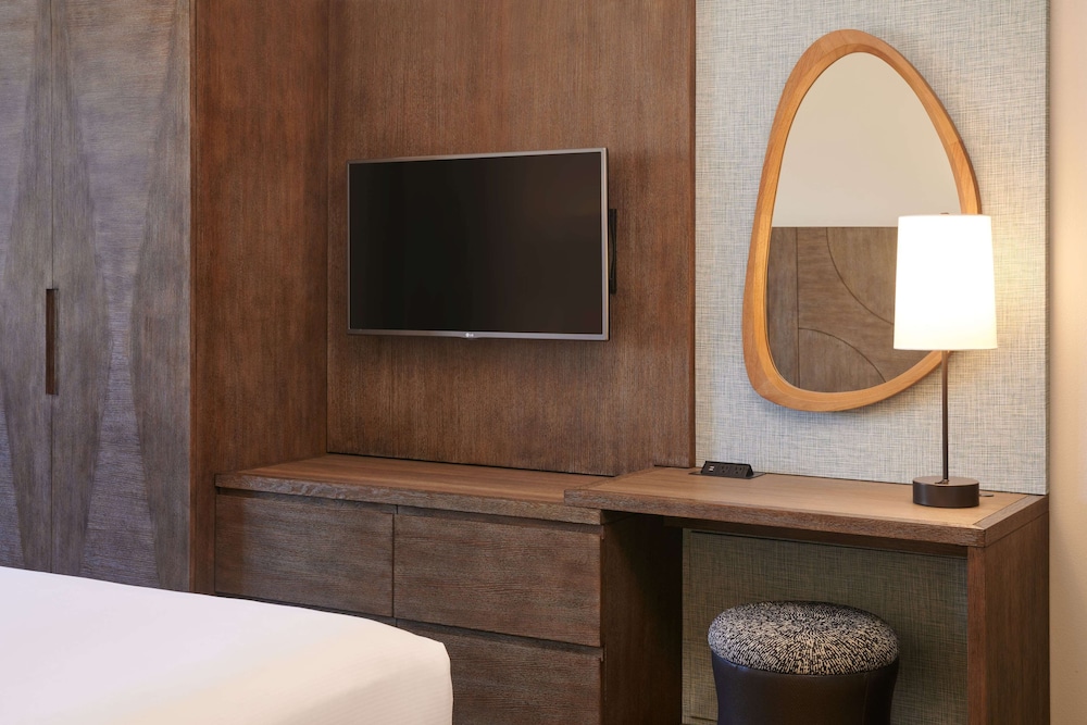 Standard Suite, 1 Bedroom - Photo 11