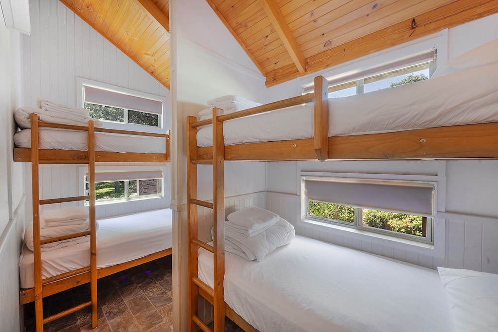 Deluxe Cabin - Sleeps 6 photo 1