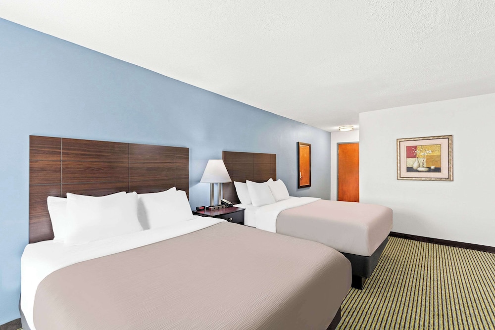 Suite, Multiple Beds, Non Smoking - Photo 3
