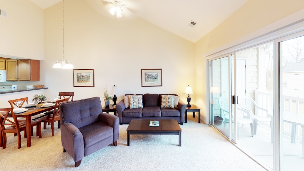 Condo, 2 Bedrooms photo 1