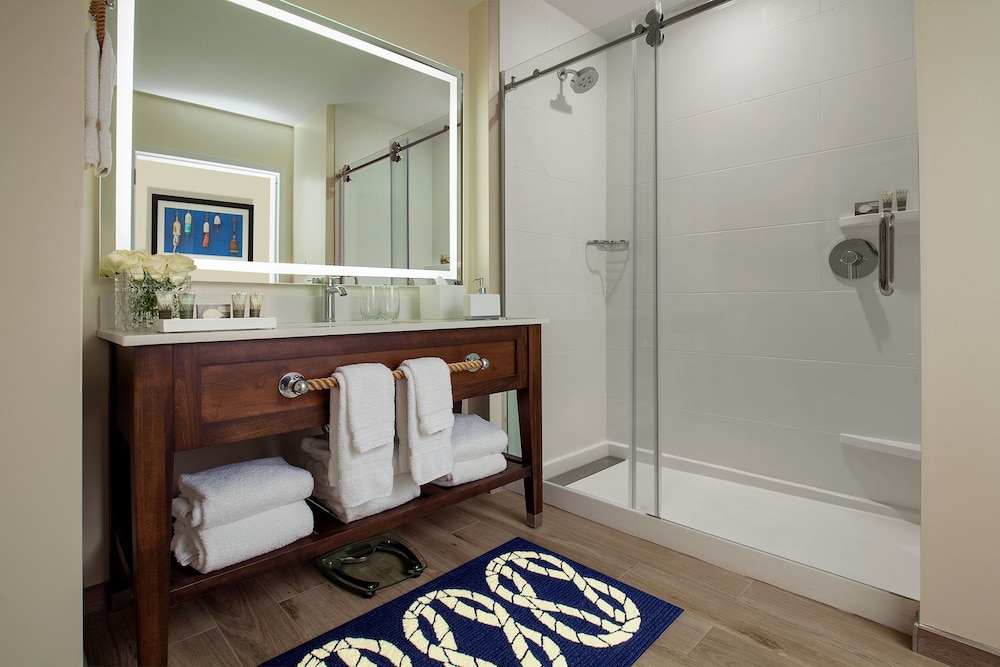 Premium Room, 1 King Bed - Photo 3