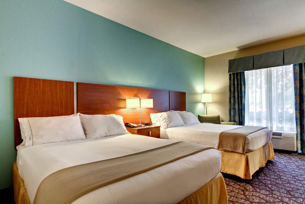 Suite, 2 Queen Beds - Photo 3