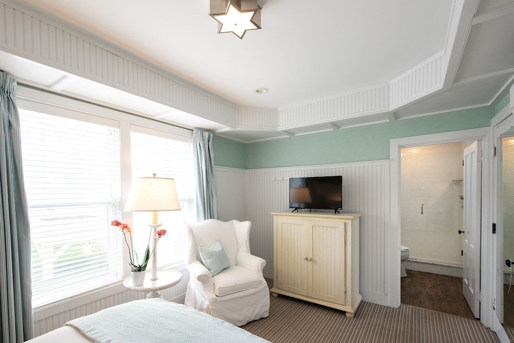Tides King With Seating Area photo 3
