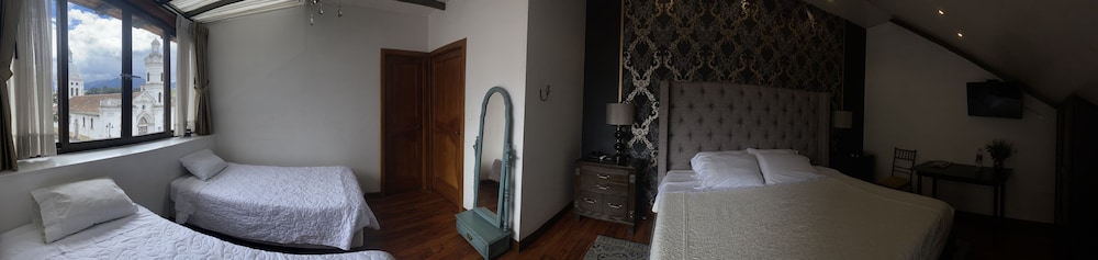 Family Triple Room, City View photo 2