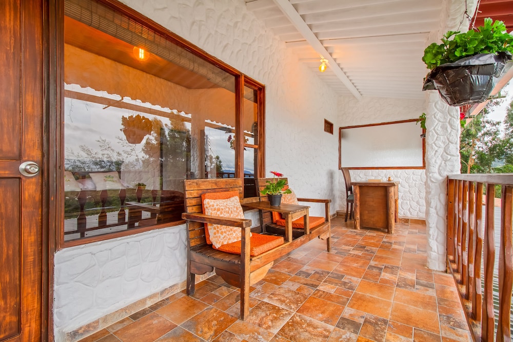 Classic Room, 1 Queen Bed, Balcony, Mountain View photo 2