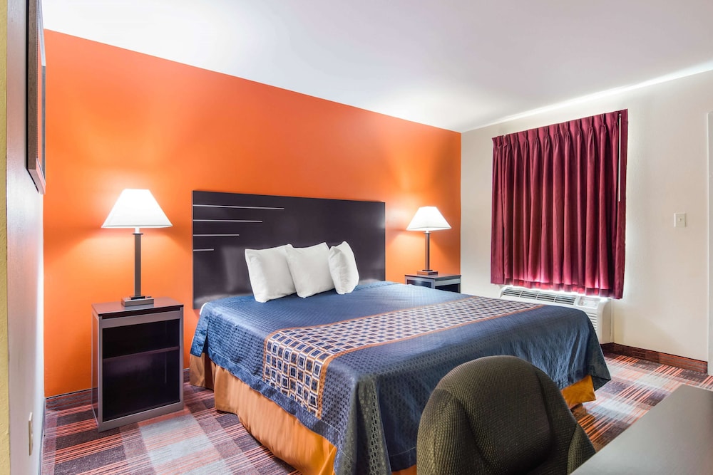 Room, 1 King Bed, Non Smoking - Photo 1