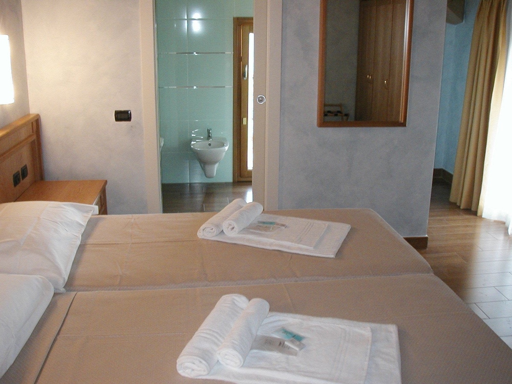 Classic Double Room, Balcony, Lake View photo 3