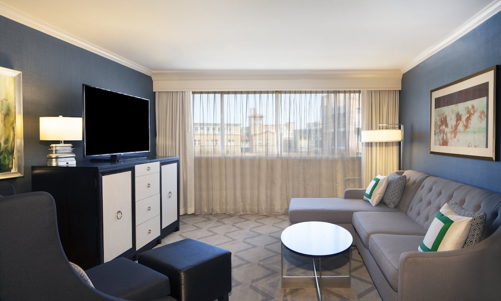 Executive Suite, 1 Bedroom - Photo 1