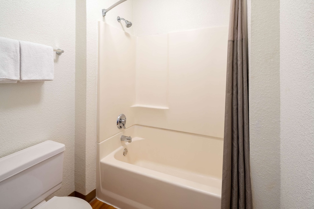 Standard Room, 2 Double Beds, Non Smoking, Refrigerator photo 2