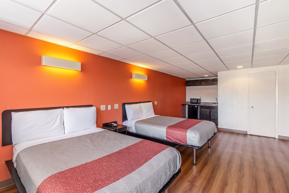 Standard Room, 2 Double Beds, Accessible, Non Smoking - Photo 3