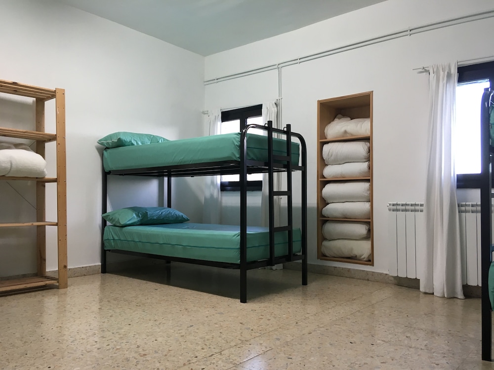 Family Room, Shared Bathroom (8 pax.)