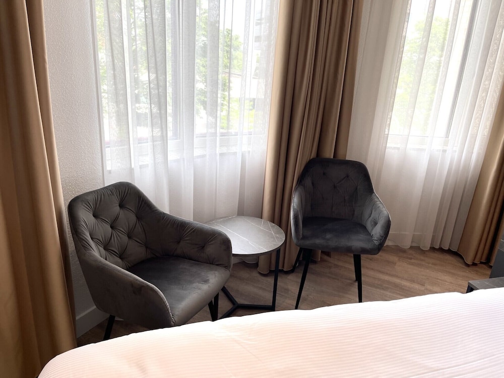 Executive Room - Photo 5