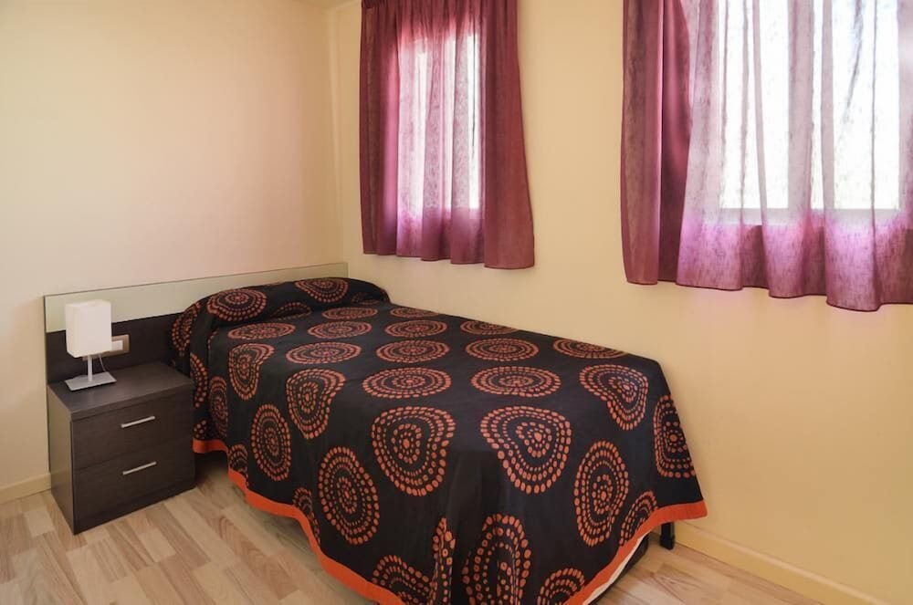 Apartamento, 2 habitaciones, balcón, vista al jardín