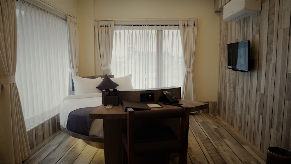 Executive Room - Photo 1