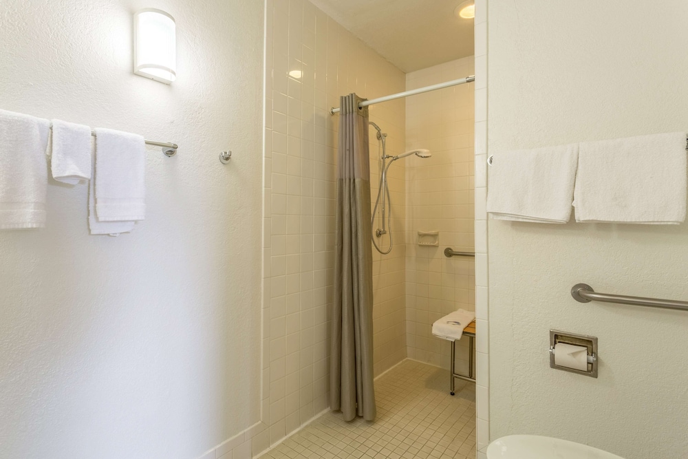 Deluxe Room, 1 Double Bed, Accessible, Non Smoking photo 2