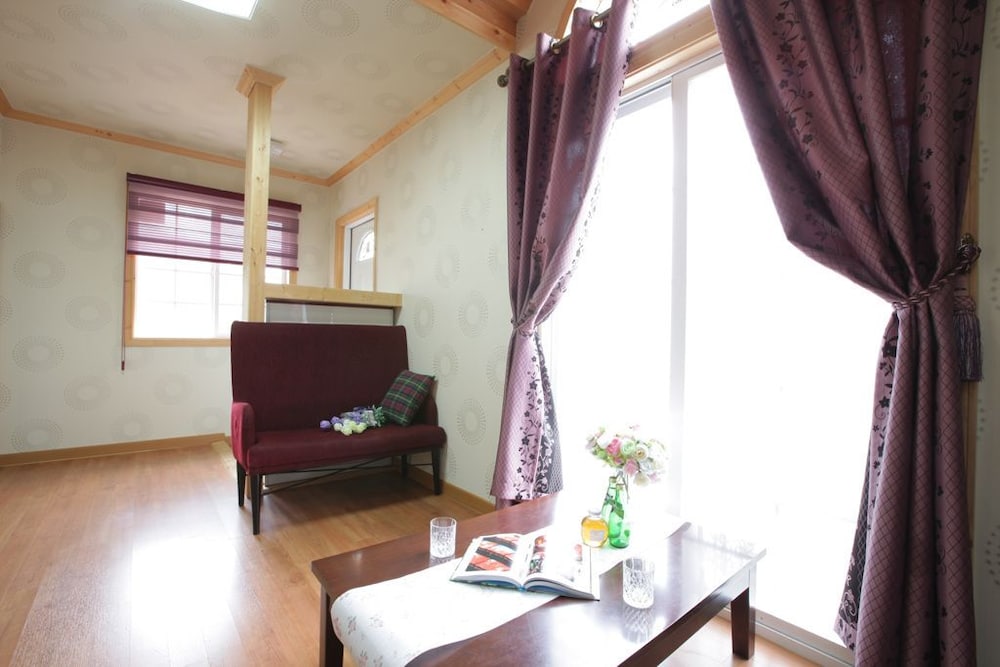 Basic Duplex, 2 Bedrooms photo 3