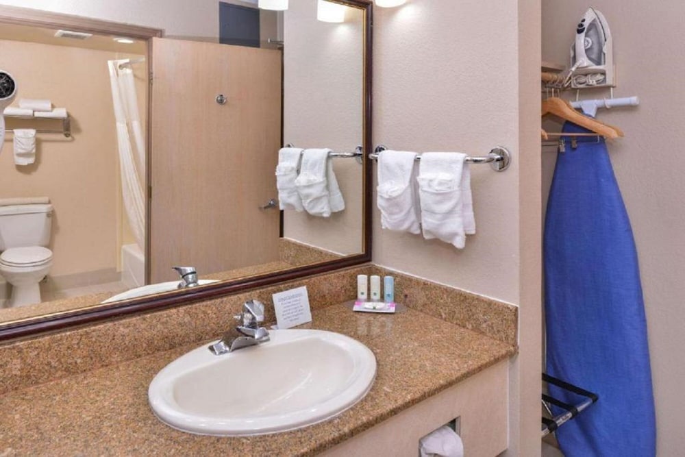 Premium Room, 1 Queen Bed, Non Smoking - Photo 8