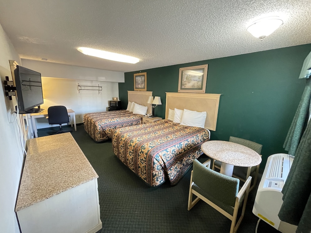 Standard Single Room, 2 Queen Beds
