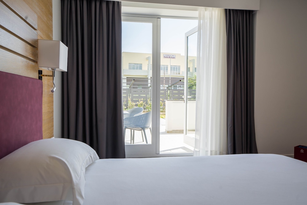 Deluxe Double or Twin Room - Photo 8