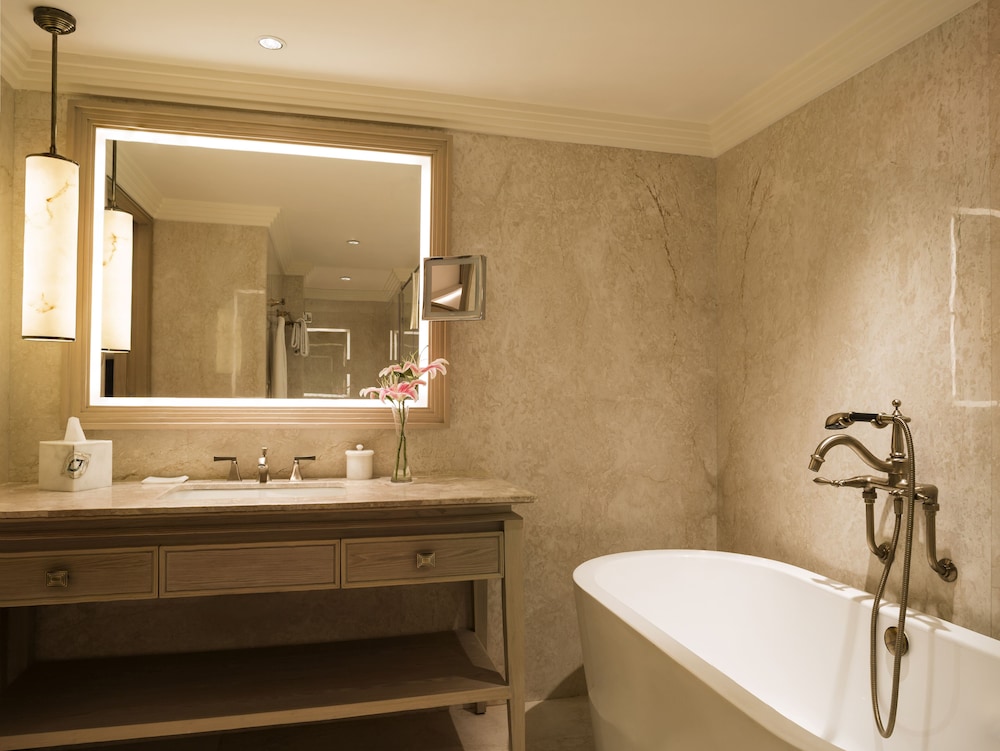Executive Suite, 1 Bedroom - Photo 6